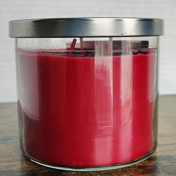 Huntington Home Holiday Cranberry Candle Jar with Festive Label - Picture 3 of 10